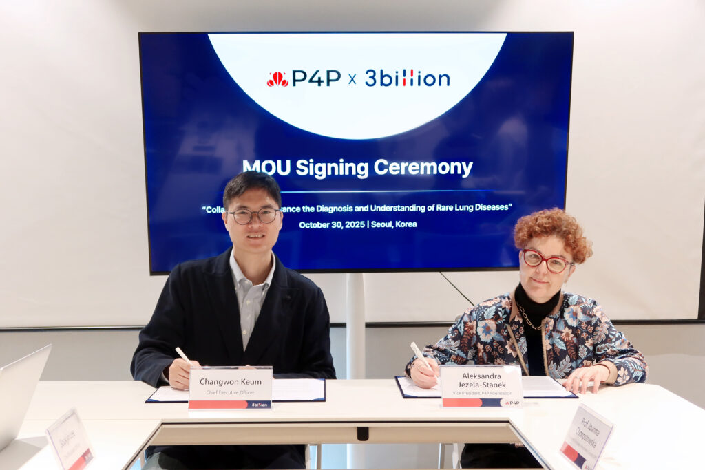 3billion CEO Changwon Keum and P4P Vice President Aleksandra Jezela Stanek signing the MOU document for collaborative genetic testing of rare lung diseases